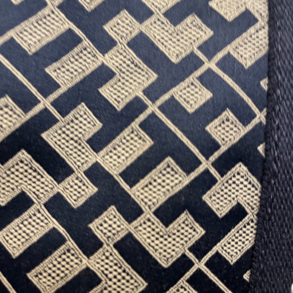Tommy Hilfiger Blue Red Crossbody Bag with Geometric Pattern - Picture 4 of 10